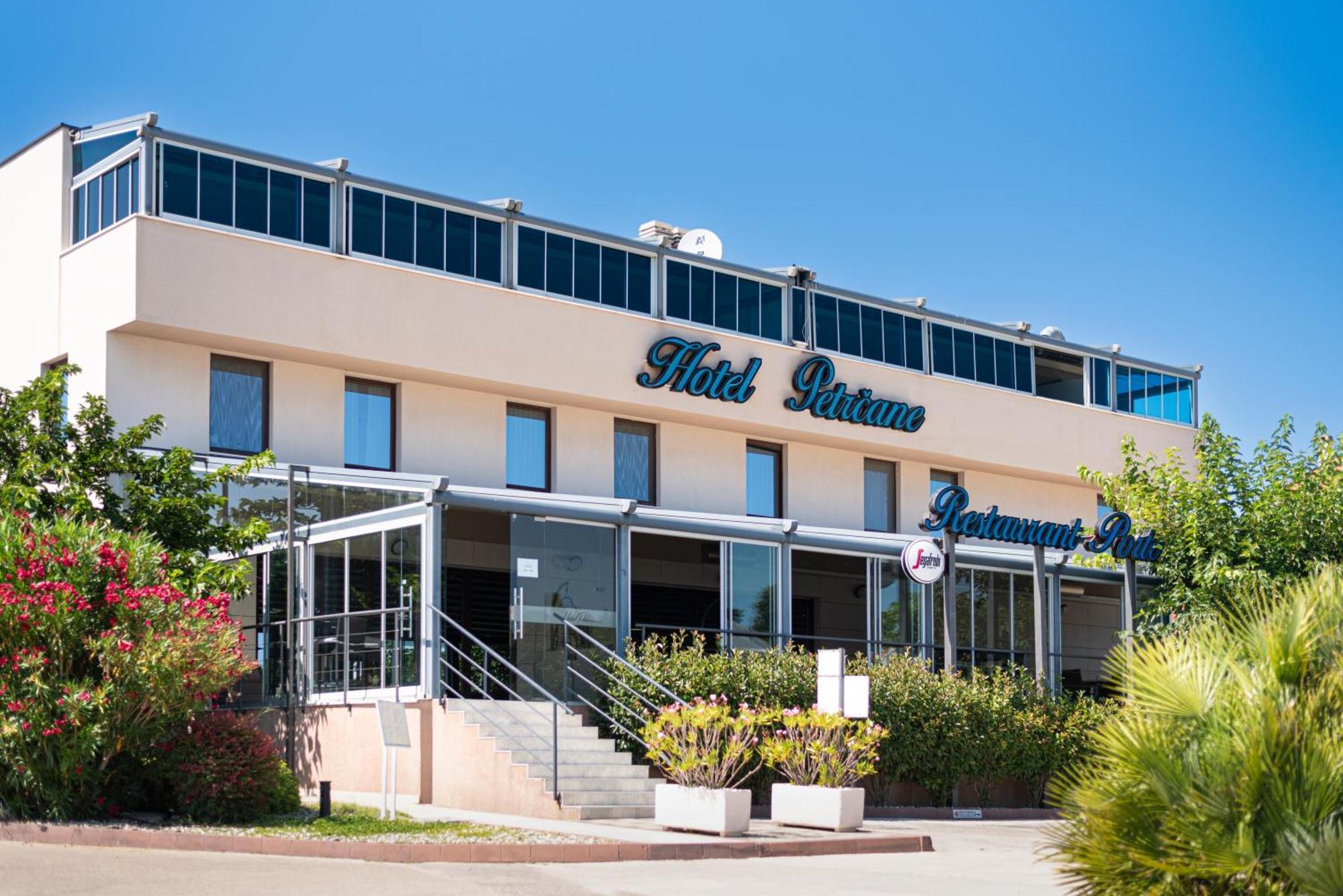 Hotel Petrcane Exterior photo