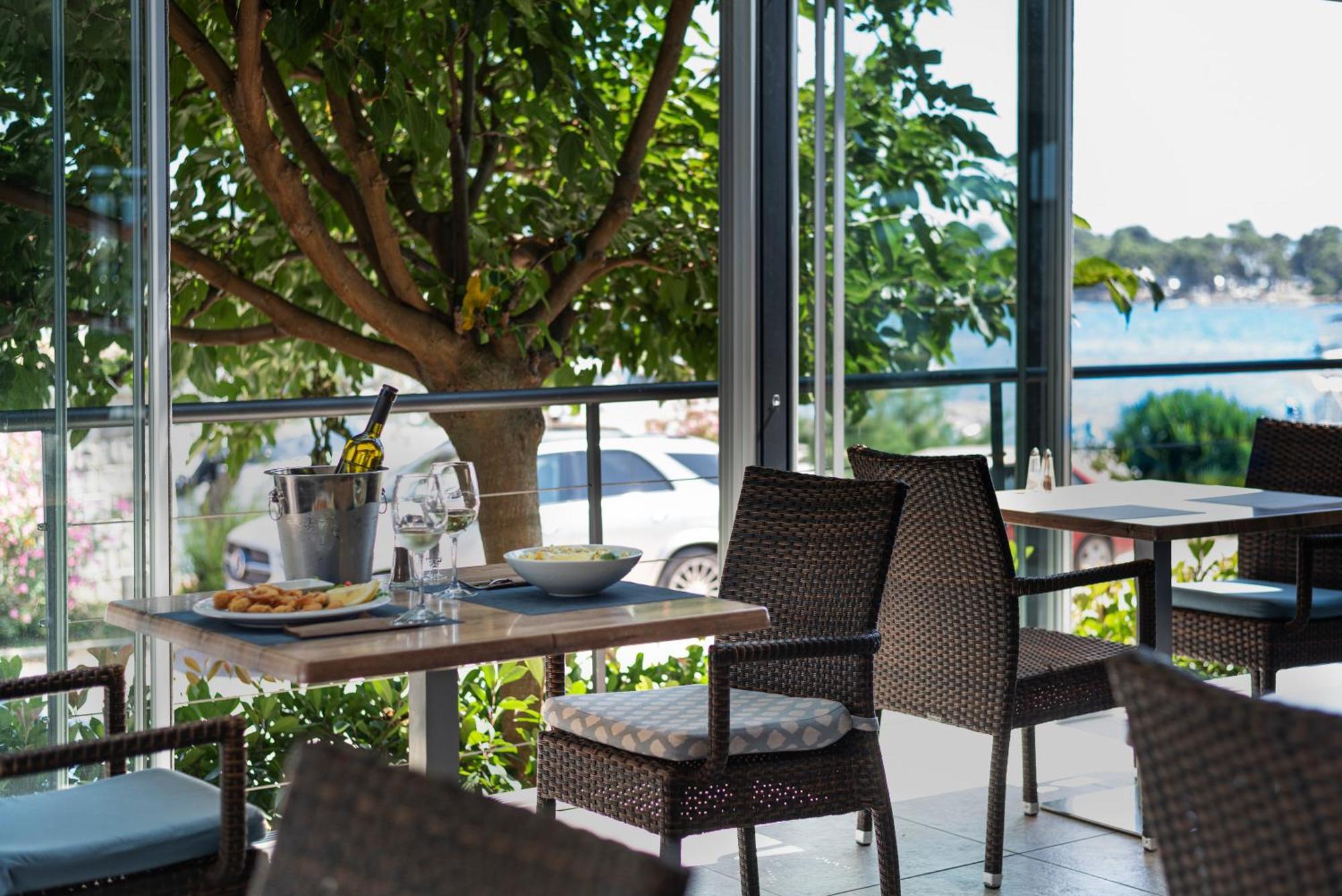 Hotel Petrcane Exterior photo